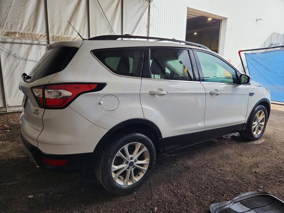 2017 Ford Escape მანქანა იყიდება აუქციონზე, vin: 1FMCU0GD4HUD22585, აუქციონის ნომერი: 70558046