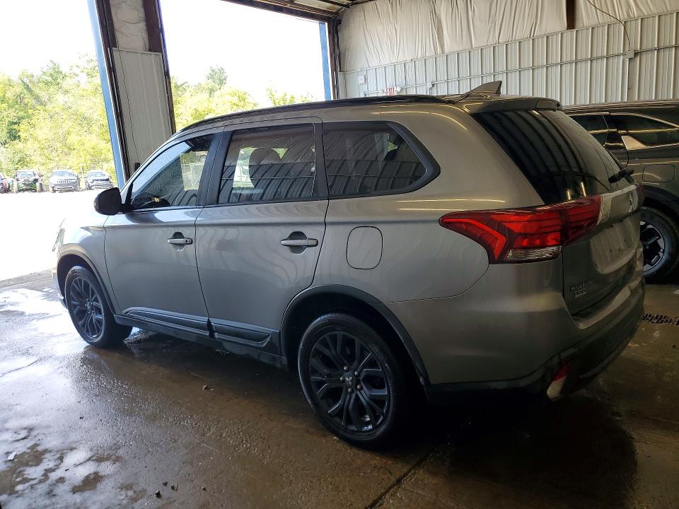 67117386 :رقم المزاد ، JA4AZ3A33JZ021081 vin ، 2018 Mitsubishi Outlander مزاد بيع
