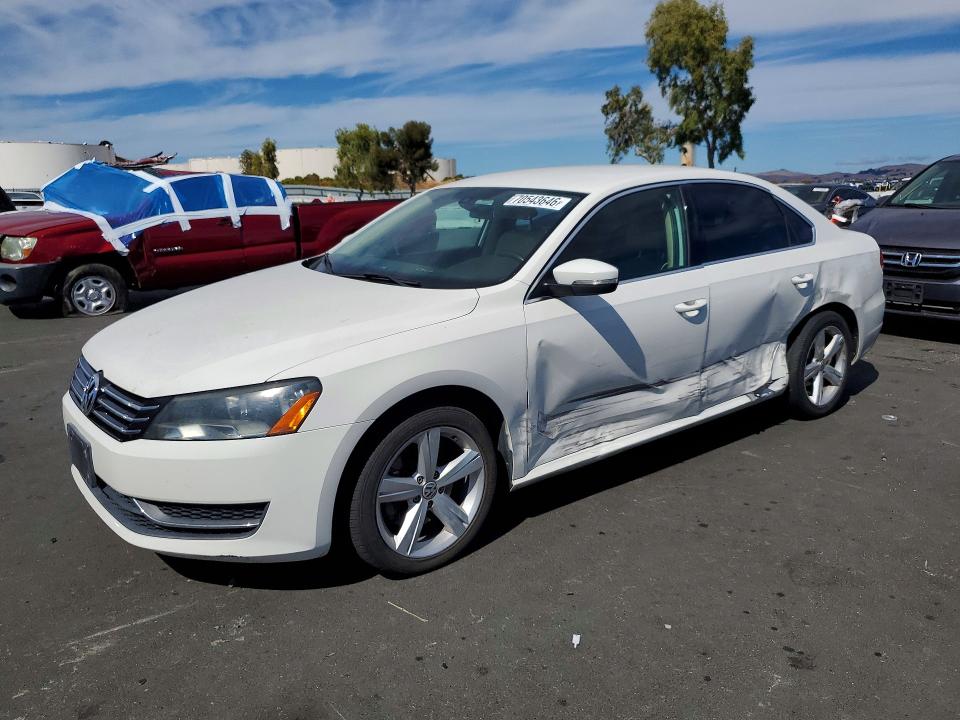70543646 :رقم المزاد ، 1VWBT7A35FC063603 vin ، 2015 Volkswagen Passat مزاد بيع