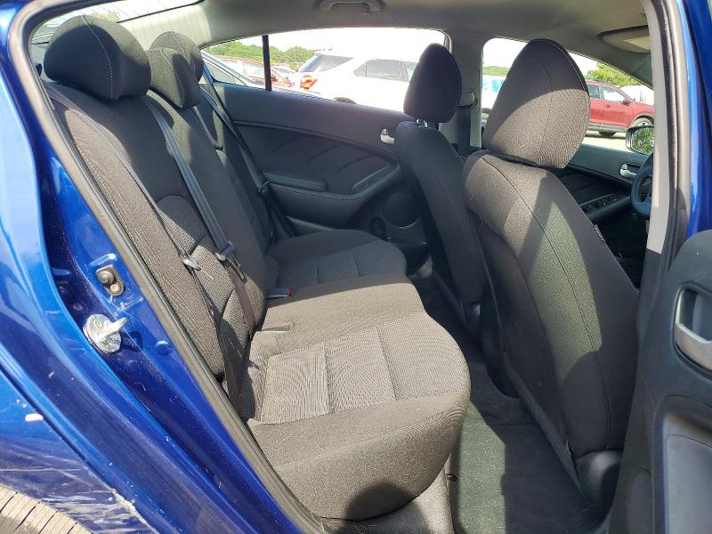 67948836 :رقم المزاد ، 3KPFK4A72JE270640 vin ، 2018 Kia Forte مزاد بيع