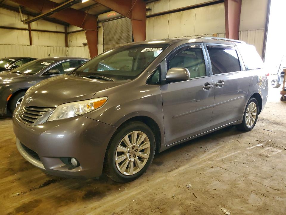 Auction sale of the 2011 Toyota Sienna, vin: 5TDDK3DC8BS015542, lot number: 69206526