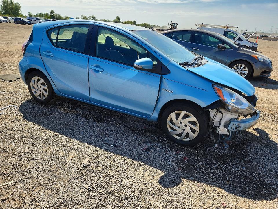 68329726 :رقم المزاد ، JTDKDTB36F1098038 vin ، 2015 Toyota Prius C مزاد بيع