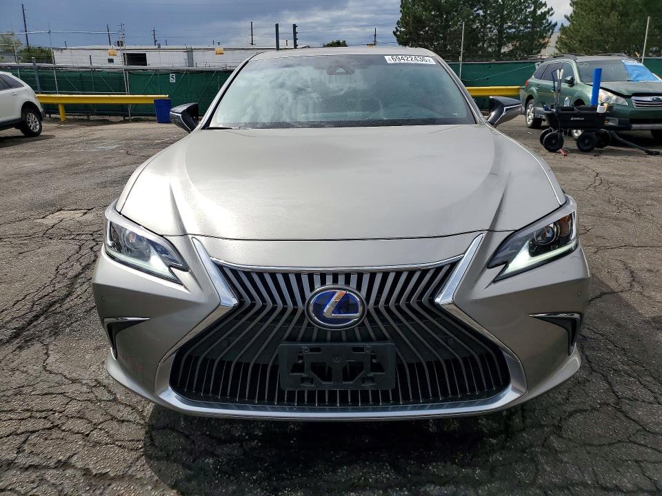 69422436 :رقم المزاد ، 58ADA1C18MU003157 vin ، 2021 Lexus Es مزاد بيع