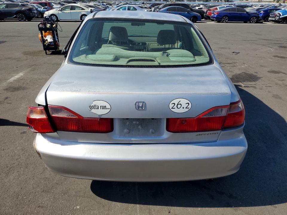 1998 Honda Accord მანქანა იყიდება აუქციონზე, vin: 1HGCG6679WA158017, აუქციონის ნომერი: 69462256