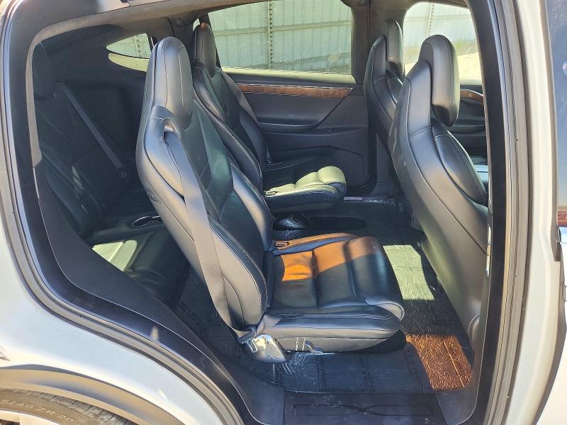 59411156 :رقم المزاد ، 5YJXCBE27HF059233 vin ، 2017 Tesla Model X مزاد بيع