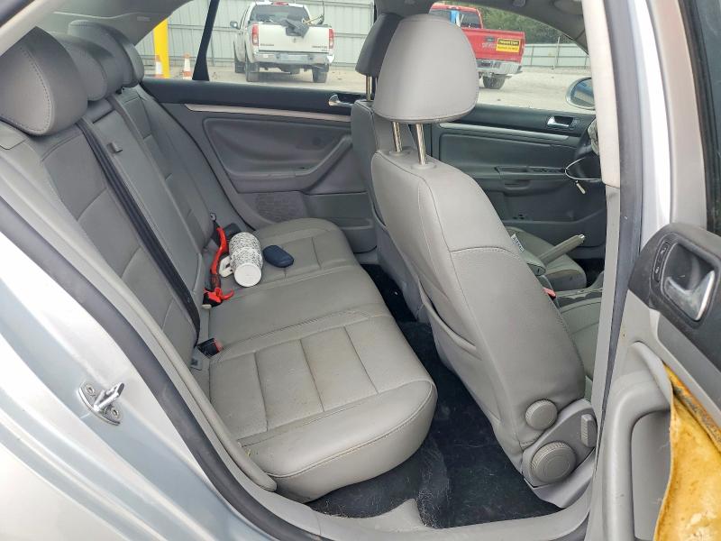68808466 :رقم المزاد ، 3VWRF71K37M093597 vin ، 2007 Volkswagen Jetta مزاد بيع