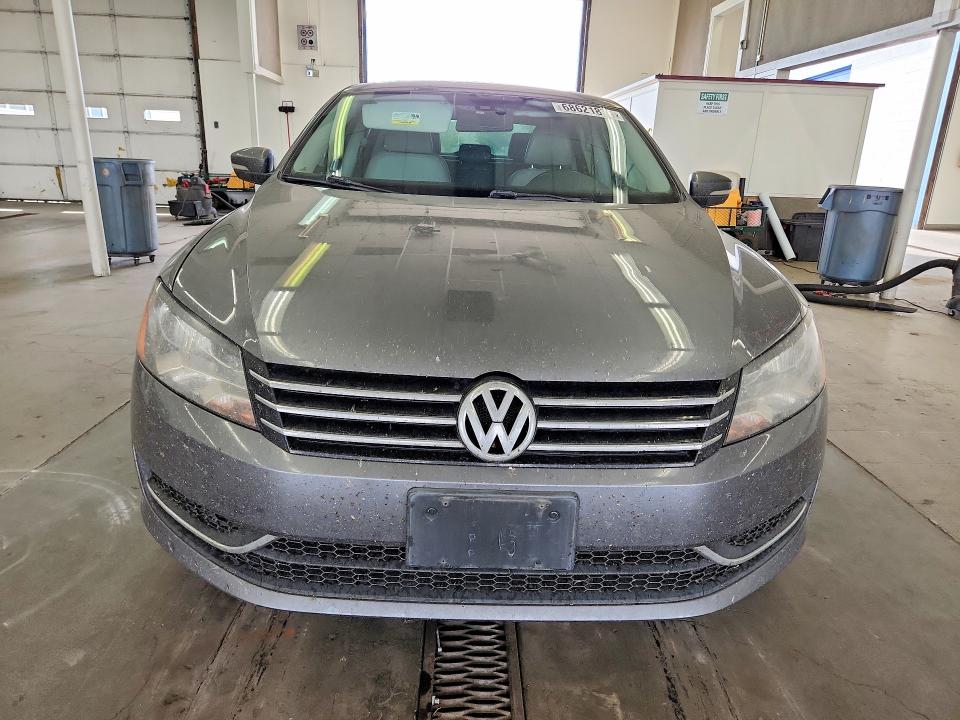 2014 Volkswagen Passat მანქანა იყიდება აუქციონზე, vin: 1VWAP7A35EC002458, აუქციონის ნომერი: 68621876