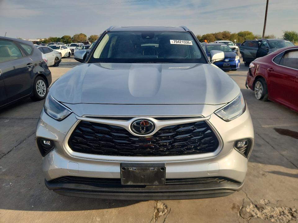 70421556 :رقم المزاد ، 5TDGZRAH6MS527847 vin ، 2021 Toyota Highlander مزاد بيع