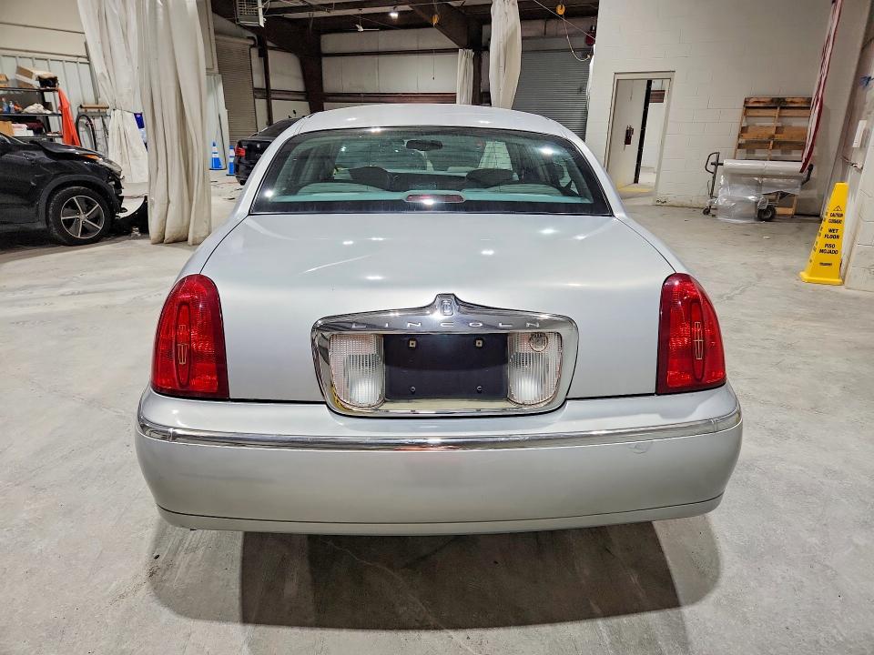Aukcja sprzedaży 2002 Lincoln Town Car, vin: 1LNHM83W82Y663032, numer aukcji: 69188996