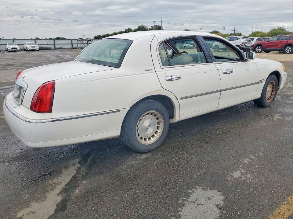 Aukcja sprzedaży 1999 Lincoln Town Car, vin: 1LNHM81W9XY700101, numer aukcji: 67876236
