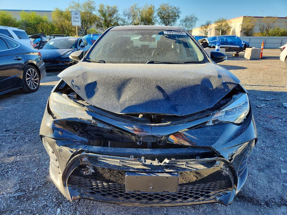 70912806 :رقم المزاد ، 5YFBURHE8HP601790 vin ، 2017 Toyota Corolla مزاد بيع
