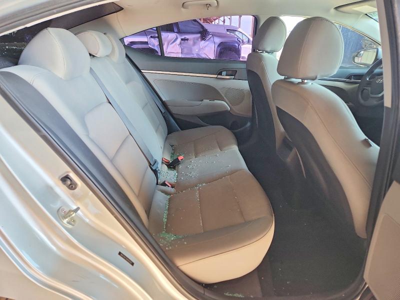 68262606 :رقم المزاد ، 5NPD74LF5HH202187 vin ، 2017 Hyundai Elantra مزاد بيع