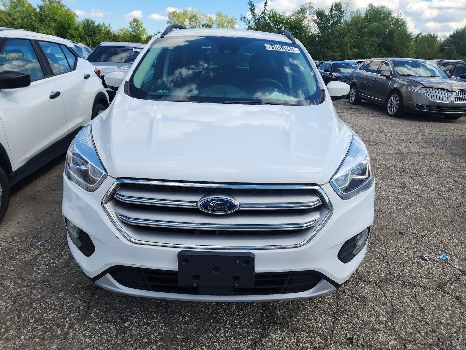 91031945 :رقم المزاد ، 1FMCU9HD0JUD23662 vin ، 2018 Ford Escape مزاد بيع