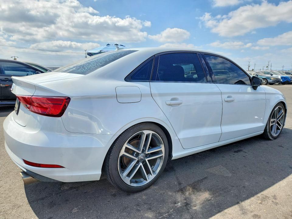 Продажа на аукционе авто 2017 Audi A3, vin: WAUB8GFF2H1019450, номер лота: 69901836