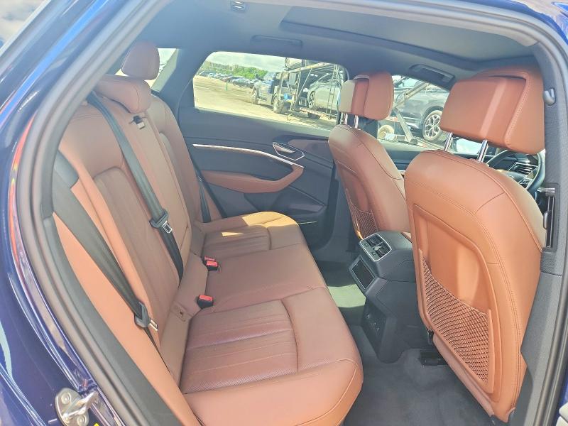 Продажа на аукционе авто 2022 Audi E-tron, vin: WA1LAAGE6NB031843, номер лота: 64468036