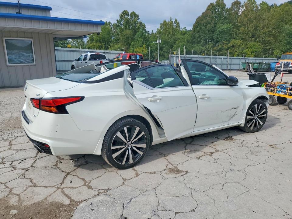 68415926 :رقم المزاد ، 1N4BL4CW1MN410831 vin ، 2021 Nissan Altima مزاد بيع