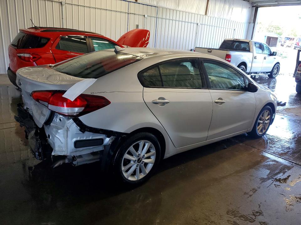 68696216 :رقم المزاد ، 3KPFL4A74HE082970 vin ، 2017 Kia Forte مزاد بيع