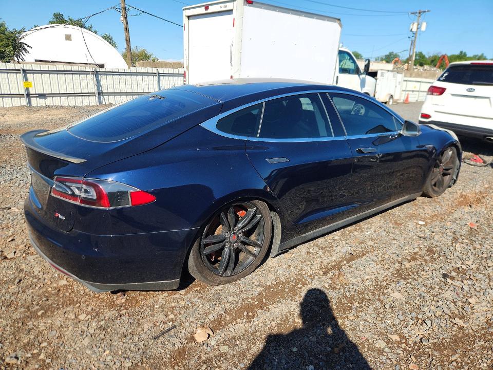 68937146 :رقم المزاد ، 5YJSA1H13EFP42409 vin ، 2014 Tesla Model S مزاد بيع
