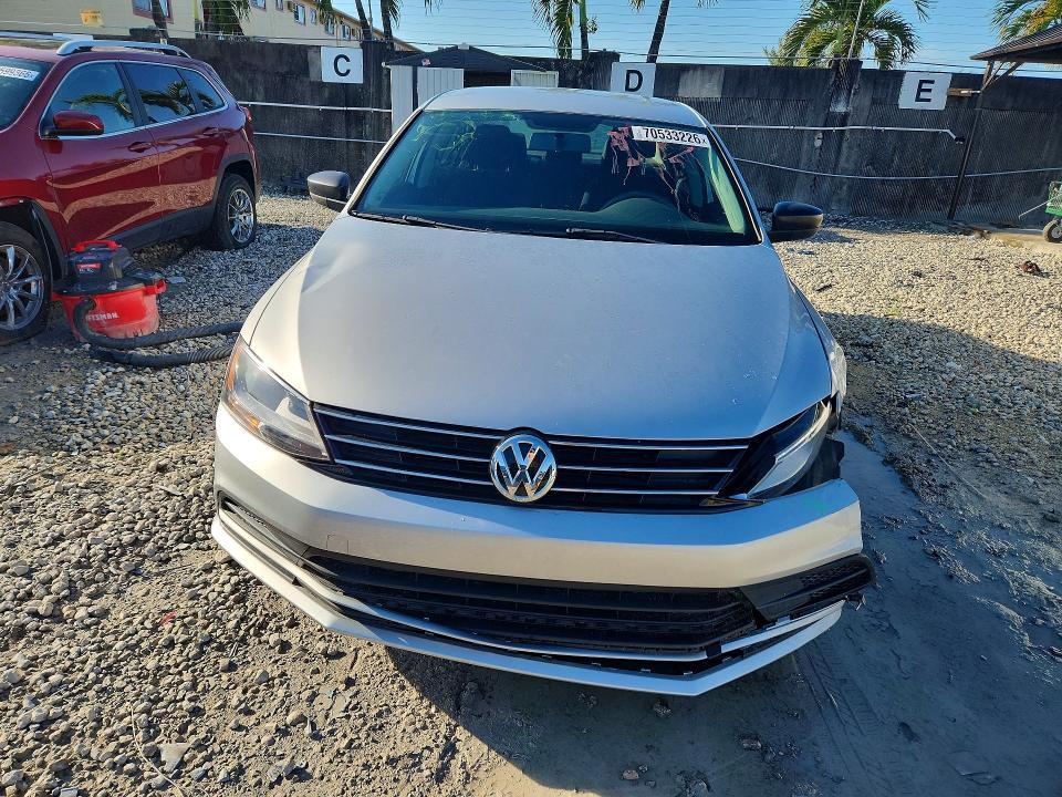 70533226 :رقم المزاد ، 3VW267AJ5GM313492 vin ، 2016 Volkswagen Jetta مزاد بيع