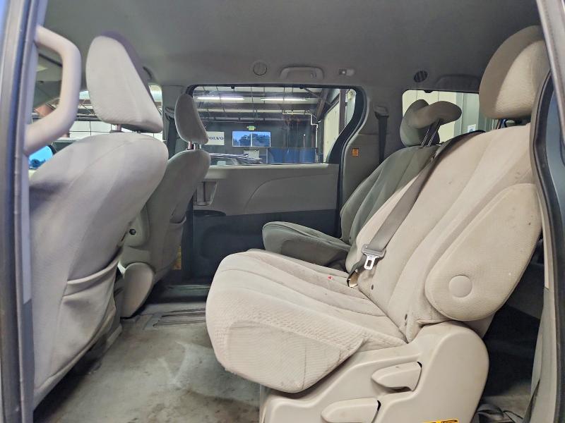 70153196 :رقم المزاد ، 5TDKK3DC8BS086179 vin ، 2011 Toyota Sienna مزاد بيع