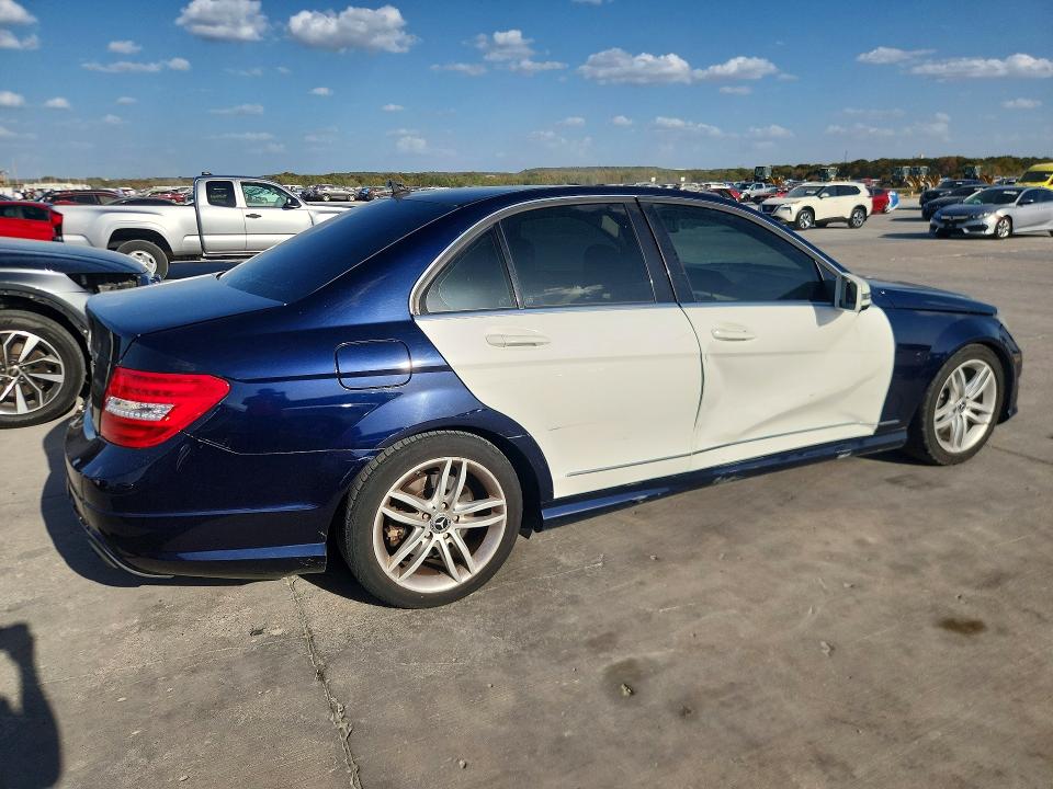 2013 Mercedes-benz C მანქანა იყიდება აუქციონზე, vin: WDDGF8AB6DR242200, აუქციონის ნომერი: 69195926