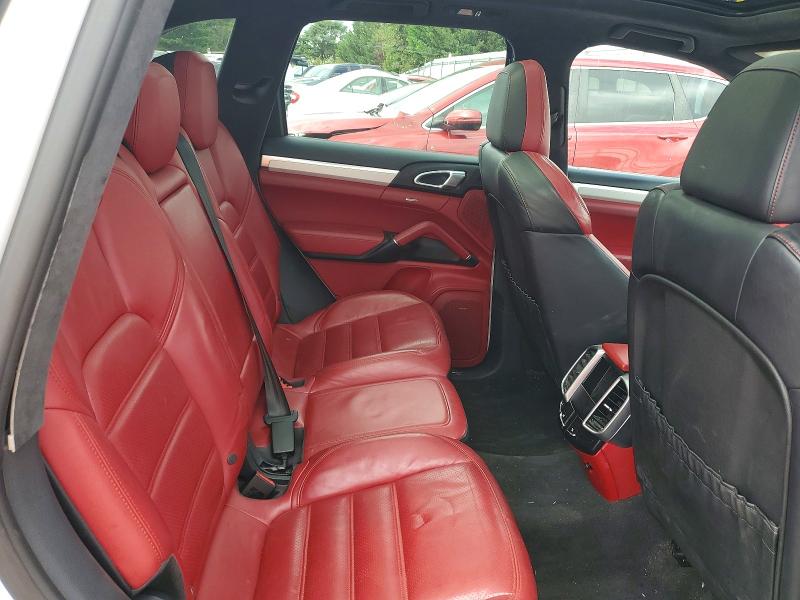 70702006 :رقم المزاد ، WP1AC2A26FLA82720 vin ، 2015 Porsche Cayenne مزاد بيع