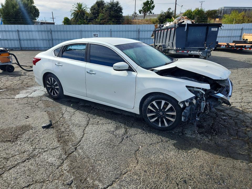 68192416 :رقم المزاد ، 1N4AL3AP5JC233502 vin ، 2018 Nissan Altima مزاد بيع