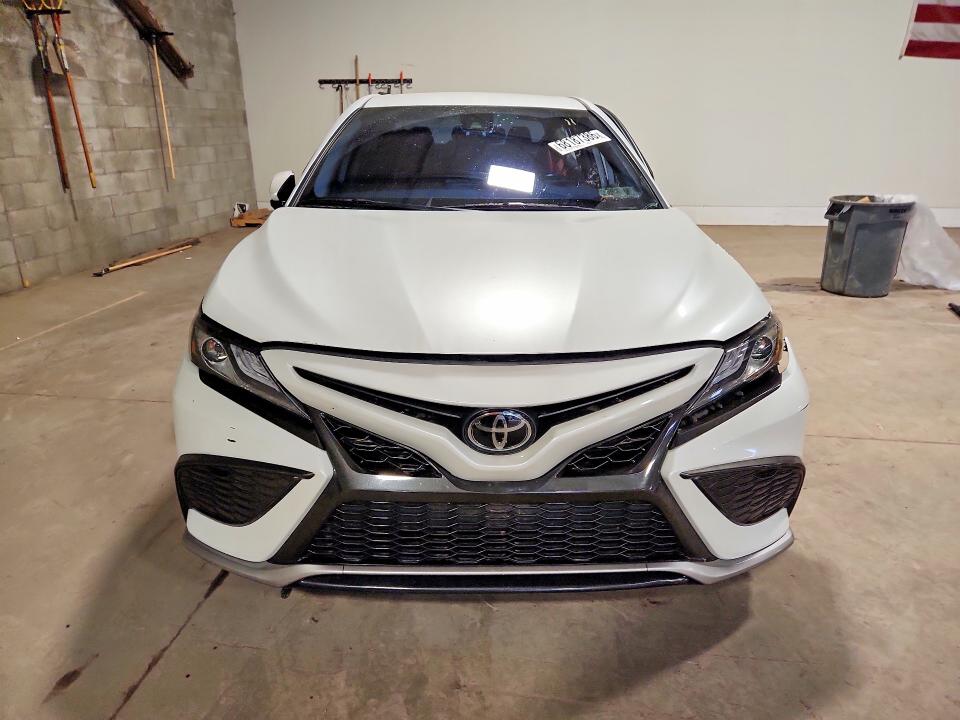 68187386 :رقم المزاد ، 4T1K61AK6NU029477 vin ، 2022 Toyota Camry مزاد بيع
