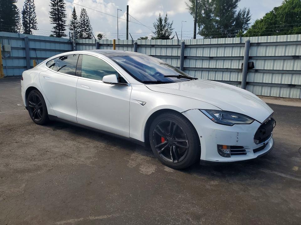 2015 Tesla Model S მანქანა იყიდება აუქციონზე, vin: 5YJSA1S22FF096735, აუქციონის ნომერი: 68415646