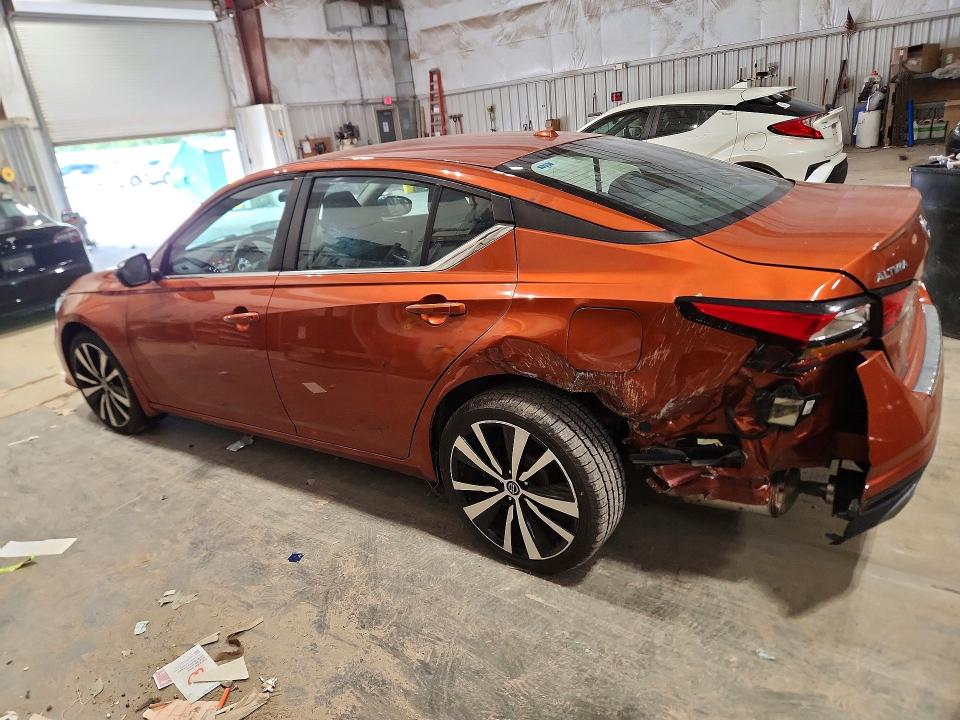 69411216 :رقم المزاد ، 1N4BL4CW6KN322564 vin ، 2019 Nissan Altima مزاد بيع