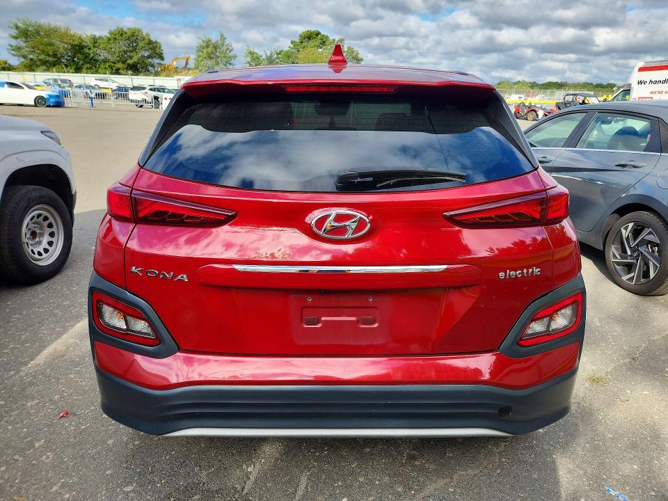 2021 Hyundai Kona მანქანა იყიდება აუქციონზე, vin: KM8K33AG2MU135519, აუქციონის ნომერი: 70136376