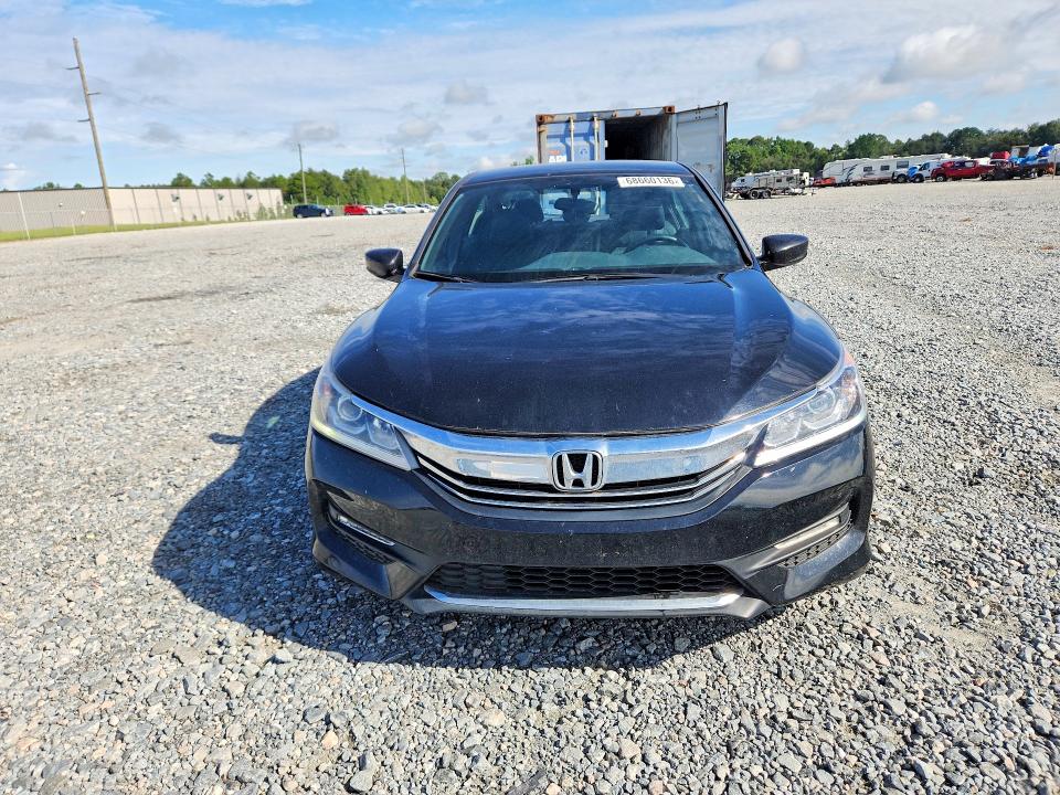 68660136 :رقم المزاد ، 1HGCR2F59HA242200 vin ، 2017 Honda Accord مزاد بيع