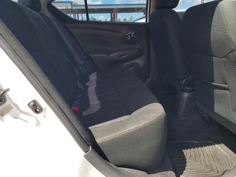 69643096 :رقم المزاد ، 3N1CN7AP7JK391454 vin ، 2018 Nissan Versa مزاد بيع