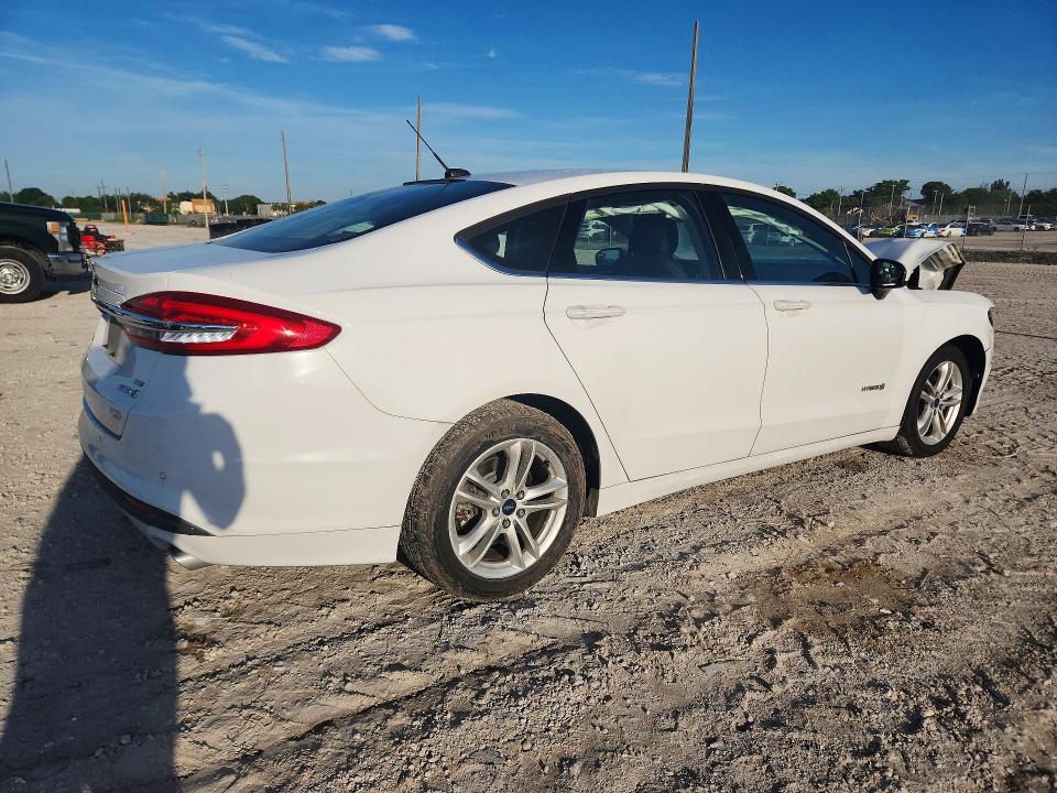 70324386 :رقم المزاد ، 3FA6P0LU3JR238341 vin ، 2018 Ford Fusion مزاد بيع