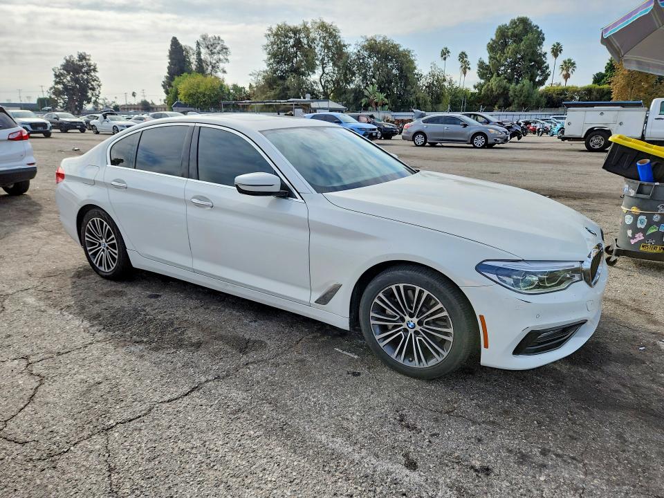 2017 Bmw 540 მანქანა იყიდება აუქციონზე, vin: WBAJE5C30HG915813, აუქციონის ნომერი: 69657026