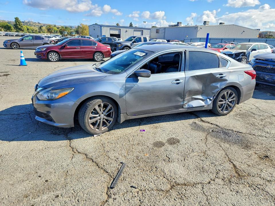 Продаж на аукціоні авто 2018 Nissan Altima, vin: 1N4AL3AP0JC285779, номер лоту: 66277846