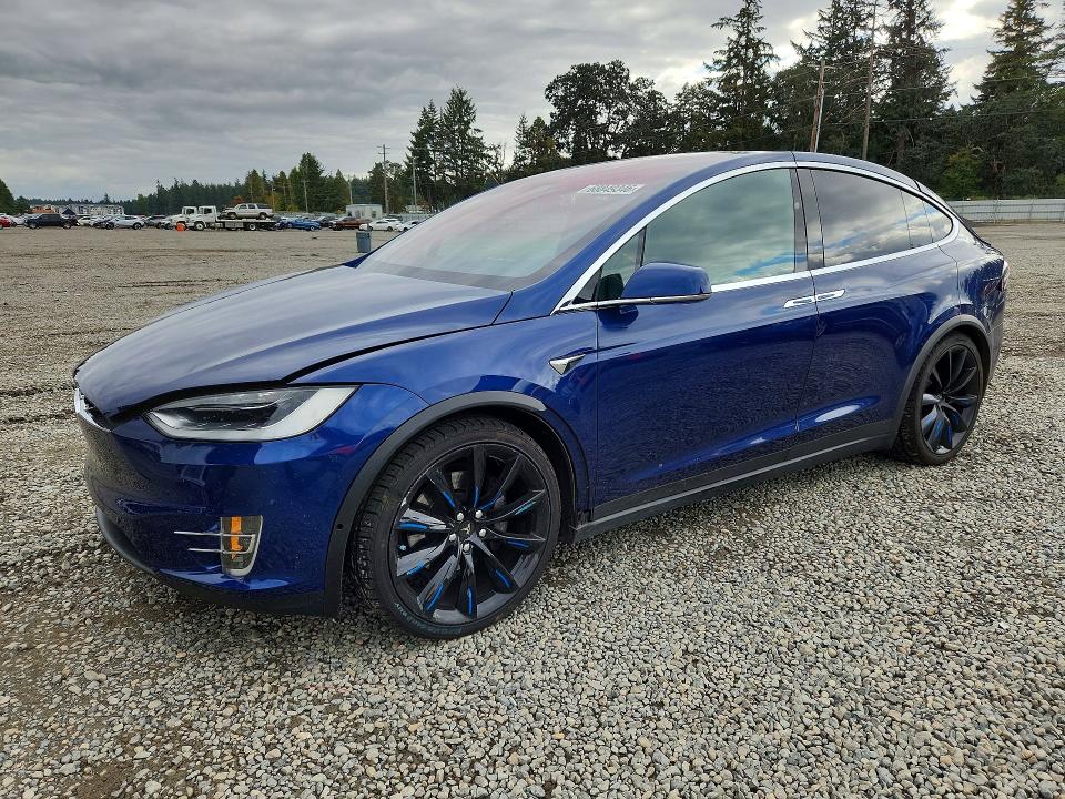 2017 Tesla Model X მანქანა იყიდება აუქციონზე, vin: 5YJXCAE26HF047682, აუქციონის ნომერი: 68849346
