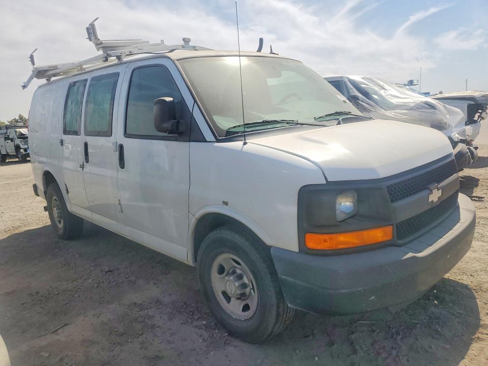 68421586 :رقم المزاد ، 1GCWGFCF7F1221977 vin ، 2015 Chevrolet Express مزاد بيع