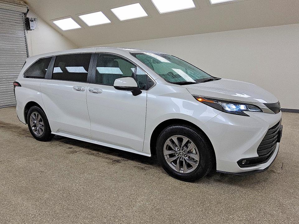 Продаж на аукціоні авто 2025 Toyota Sienna, vin: 5TDYRKEC6SS256974, номер лоту: 69942396