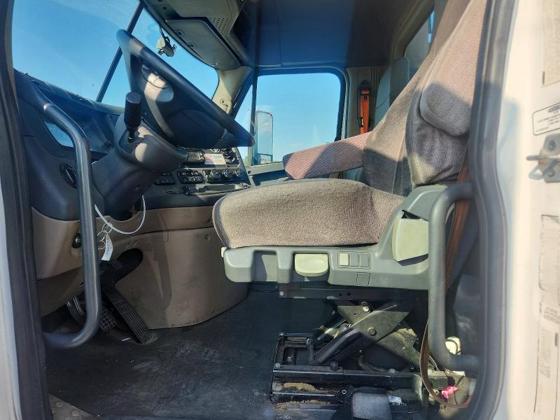 Продажа на аукционе авто 2015 Freightliner Cascadia, vin: 1FUBGEDV5FLGH4778, номер лота: 68601736