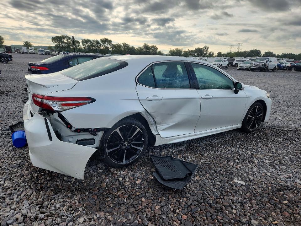 2018 Toyota Camry მანქანა იყიდება აუქციონზე, vin: 4T1B61HK2JU101064, აუქციონის ნომერი: 67873196