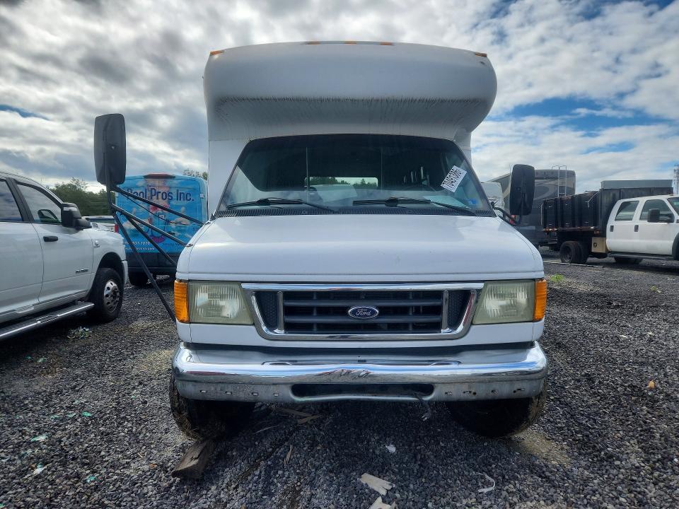 70491386 :رقم المزاد ، 1FDXE45S03HA68625 vin ، 2003 Ford Econoline مزاد بيع