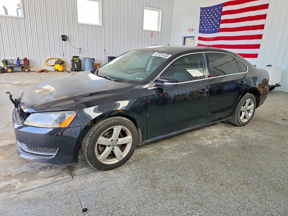 67331456 :رقم المزاد ، 1VWBP7A31DC086832 vin ، 2013 Volkswagen Passat مزاد بيع
