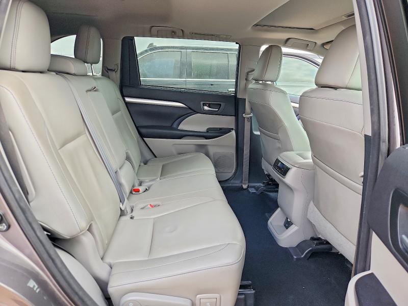 68641096 :رقم المزاد ، 5TDKKRFH2GS156844 vin ، 2016 Toyota Highlander مزاد بيع