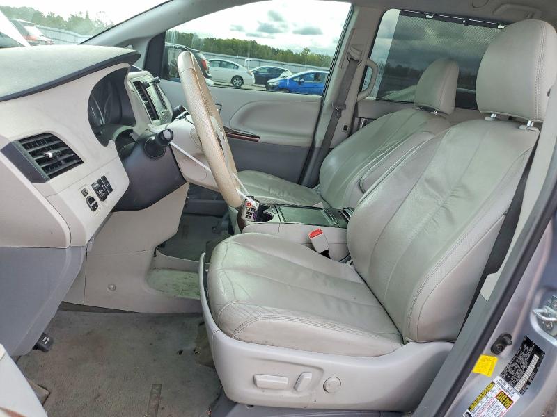 70863106 :رقم المزاد ، 5TDDK3DC3CS039622 vin ، 2012 Toyota Sienna مزاد بيع