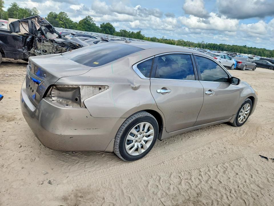 2015 Nissan Altima მანქანა იყიდება აუქციონზე, vin: 1N4AL3AP1FC292621, აუქციონის ნომერი: 67867846