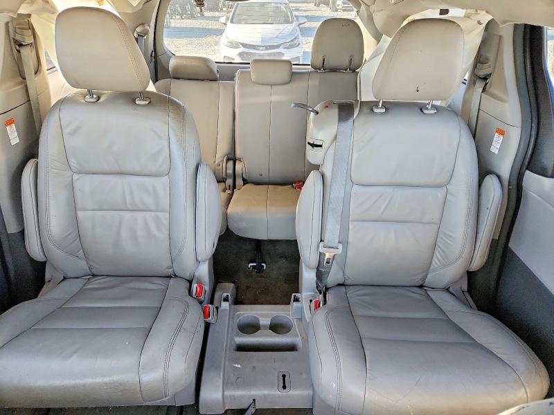 70052026 :رقم المزاد ، 5TDYZ3DC7JS925002 vin ، 2018 Toyota Sienna مزاد بيع