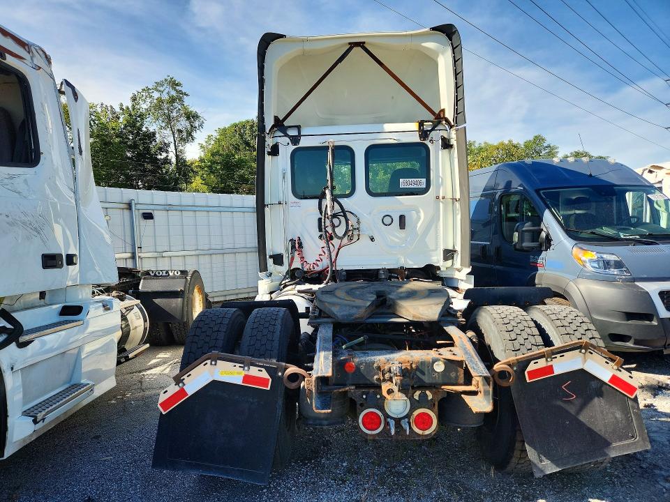 68049406 :رقم المزاد ، 1FUBHTDV2LLLX7482 vin ، 2020 Freightliner Cascadia 116 مزاد بيع