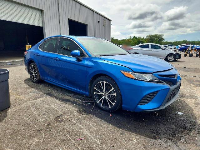 66852696 :رقم المزاد ، 4T1B11HK7JU054421 vin ، 2018 Toyota Camry مزاد بيع