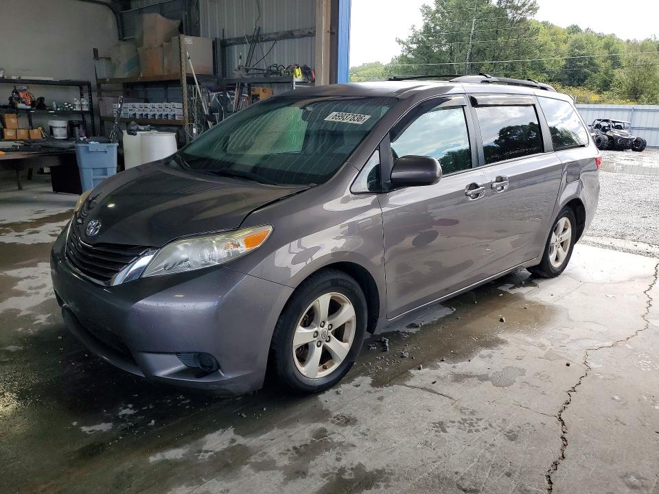 Продаж на аукціоні авто 2015 Toyota Sienna, vin: 5TDKK3DC8FS580015, номер лоту: 69937836